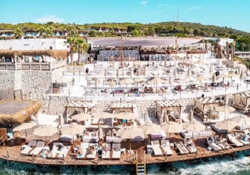 Monarch Beach Çeşme