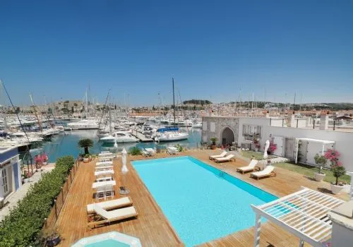Çeşme Marina Konukevi